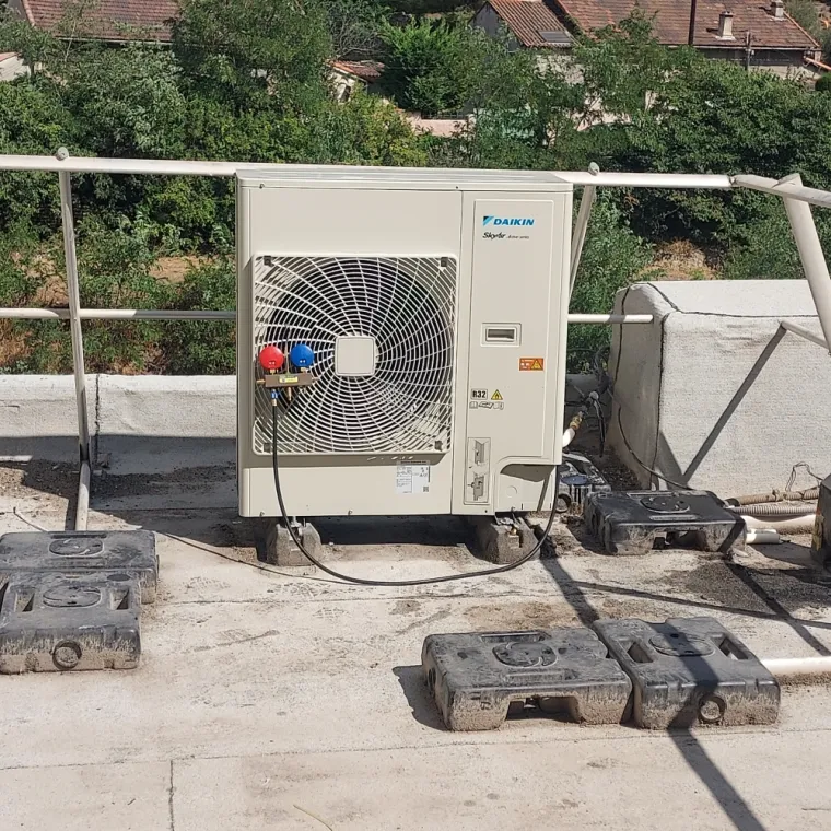 Installation d'un climatiseur mono-split dans une entreprise à Marseille 11 , Vitrolles, Le Froid Phocéen